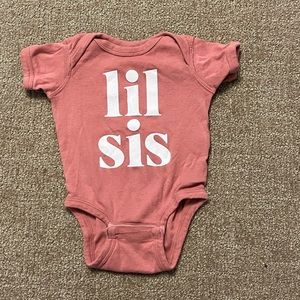 Sweet Wink “Lil Sis” Short Sleeve Bodysuit Pink/White